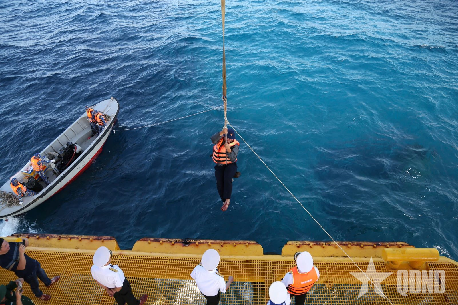 Thanh âm mùa xuân trên thềm lục địa phía Nam - Bài 2: Âm vọng của tình biển, tình xuân

